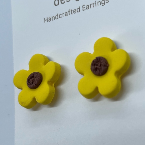 🌼Handmade Yellow Flower Earrings - Picture 3 of 5